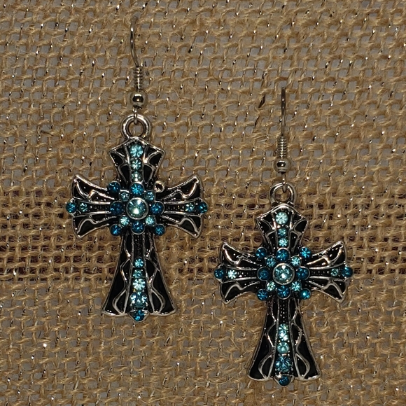 Jewelry - 🚨🚨🛑SOLD🛑🚨🚨🧡B2G1🧡Cross earrings